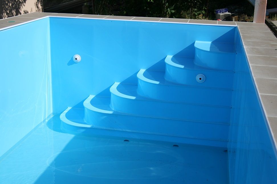 Чаша для бассейна из пвх. Бассейн uksi Pools Балатон с римской лестницей. Полипропиленовые бассейны 2000х4000. Ступеньки для бассейна. Пластиковые ступеньки для бассейна.