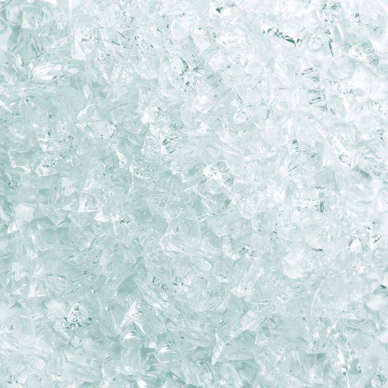 Стеклянная крошка прозрачная голубоватая, 100г. Размер частиц: 2-4 мм