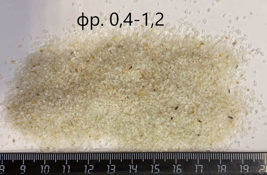 Песок кварцевый дробленый, фр. 0,4-1,2 мм., 25кг.